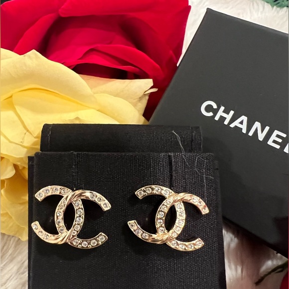 NWOT AUTH 2023 Chanel CC stud Earrings - Picture 1 of 8